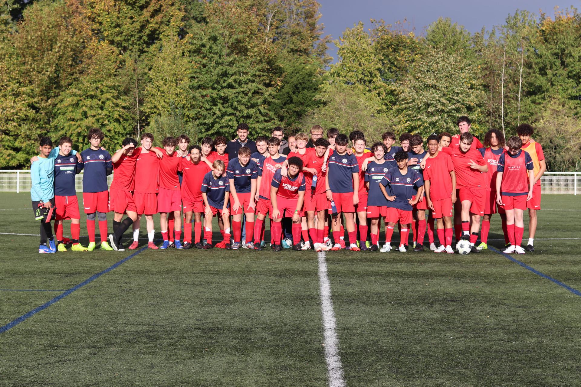 Photo souvenir du match amical entre les U16 et une équipe U18 du F.A. Blanc Seau
